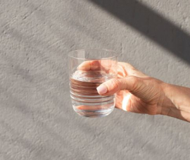 Photo d'un verre d'eau potable