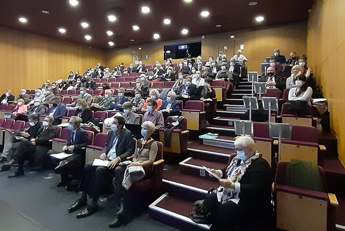 Photo de l'assemblée de la conférence régionale de la santé et de l'autonomie lors de son installation le 21 octobre 2021 à Fleury-les-Aubrais (Loiret)