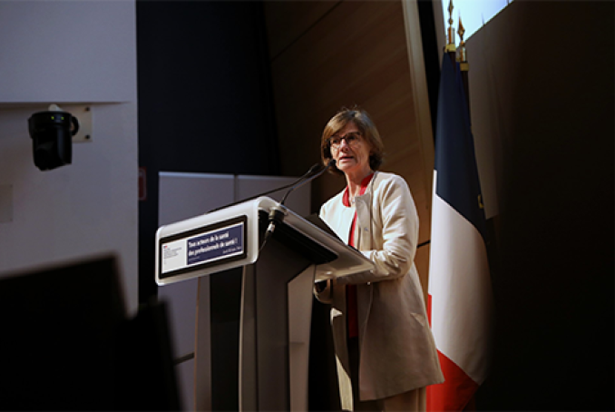 Photo de Mme la Ministère Agnès Firmin Le Bodo lors du lancement de la consultation nationale